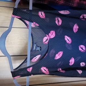 Torrid lips flowy tank